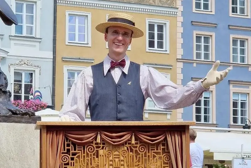 Jakimi oczami stróż oglądał kataryniarza? Historia, która zaskakuje